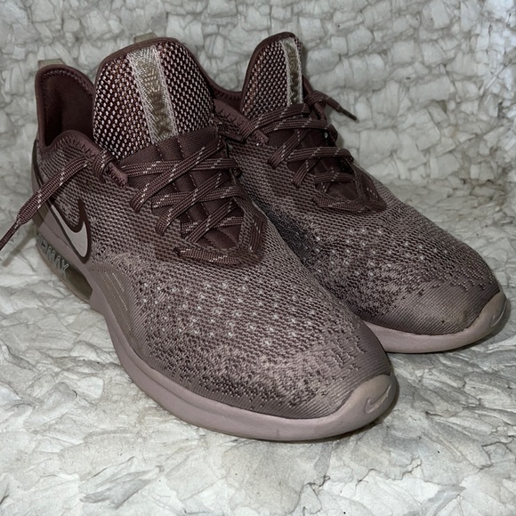 Nike Shoes - Nike AirMax size 10